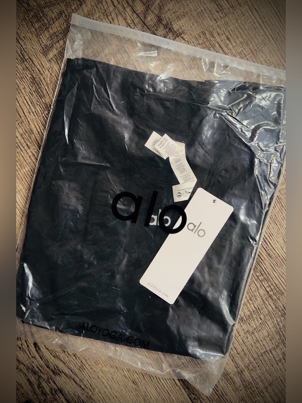 Alo Yoga Classic White Logo Tee-Size S (NWT)
